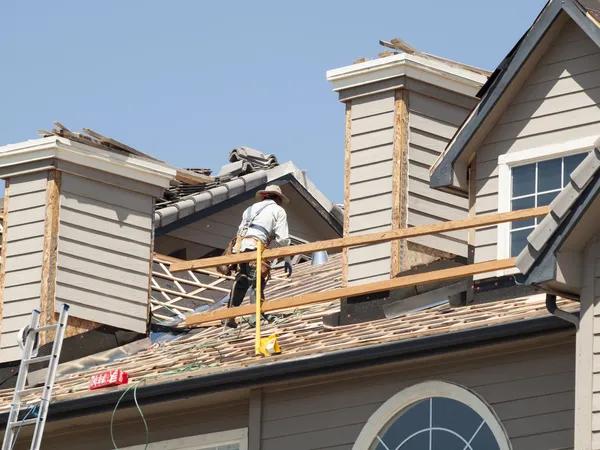 Knoxville Roofer Services: From Inspections to Full Replacements